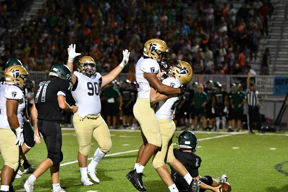 stasaints_FB's tweet photo. Drew Ernsting with the sack! https://t.co/NcYUdNsg71