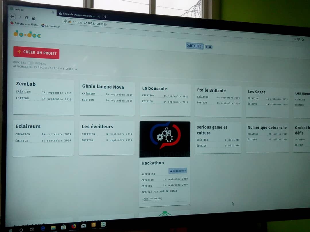 BLOLAB_BENIN's tweet photo. #FairLangue La phase de prototypage continue. Les participants documentent à présent leurs créations avec #do_doc de l'@latelier_cherch. À 17h démarrera la présentation des projets. #BloLab #MakeAfrica https://t.co/N6U0Uxfj1n