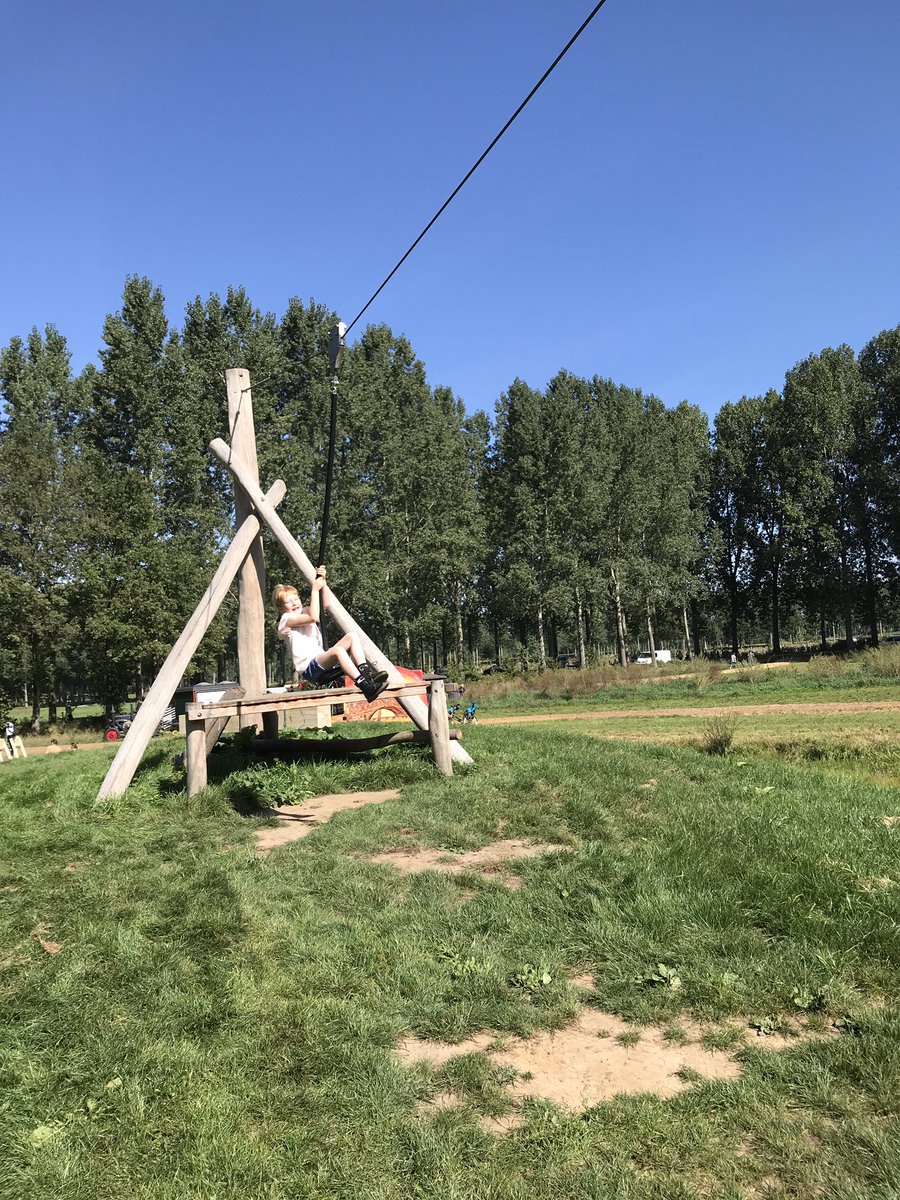 PeetvdLoo's tweet photo. In kader van 200 jaar Best genoten van spellen- en klompendag in de Vleut. Goed idee van oa Jeugdraad, IVN, populierenvereniging en Plein Best. https://t.co/IqJePfxYLv