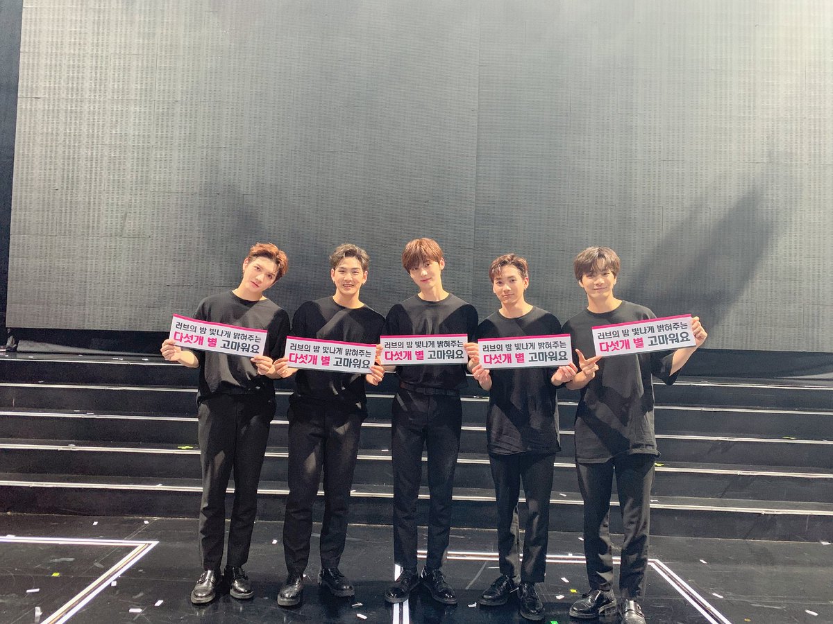 NUESTNEWS's tweet photo. [NU'PAPA] 2019 NU’EST CONCERT <Segno> 해외 투어가 TAIPEI를 끝으로 성공적으로 마무리되었습니다👏 마지막까지 힘찬 함성으로 늉이를 반겨준 러브들 감사���니다🙇‍♂️ 투어 내내 늉이에게 행복만 선물해준 러브들에게도 함께 했던 모든 순간들이 행복한 추억이었길 바랍니다😊 
#함께해줘서_고마워요💕 https://t.co/QL2ghFsCQH