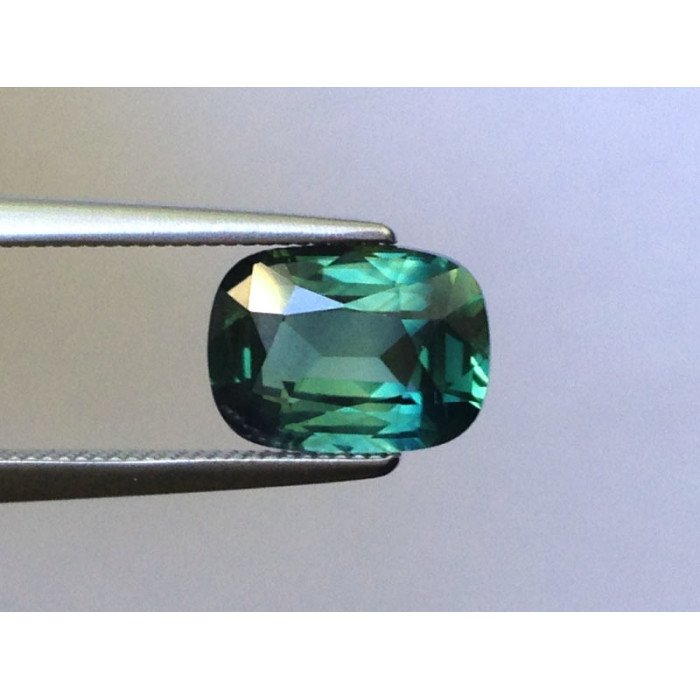 jupitergem's tweet photo. A trending color this season has got to be #Teal

The blend of greens and blues that create a surreal combination make it a color that is hard miss. 

Here is a #TealSapphire that will simple sweep you off your feet. 

#greenishblue #oceangreen #teal #sapphires #bluesapphires https://t.co/r9aGFZM3In