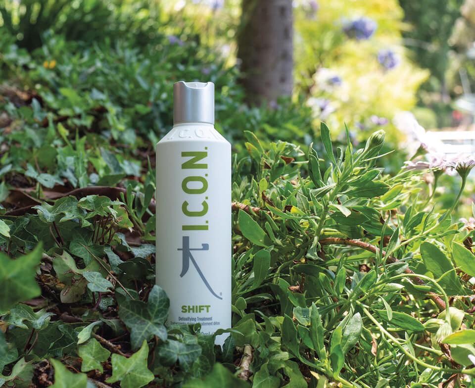 #Shift es el tratamiento previo al shampoo que elimina toxinas y las células muertas que se acumulan en el cuero cabelludo, al mismo tiempo que activa el riego sanguíneo proporcionando al cabello una inyección de energía. 

#IconMexico #IconProducts #IconCulture