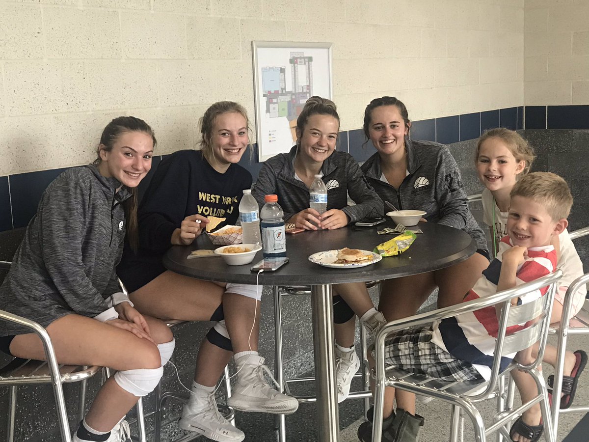 Dining out after a victory as the Girls Volleyball Team defeats Red Lion! Next up, they take on Palmyra!!! 🏐🏐🏐