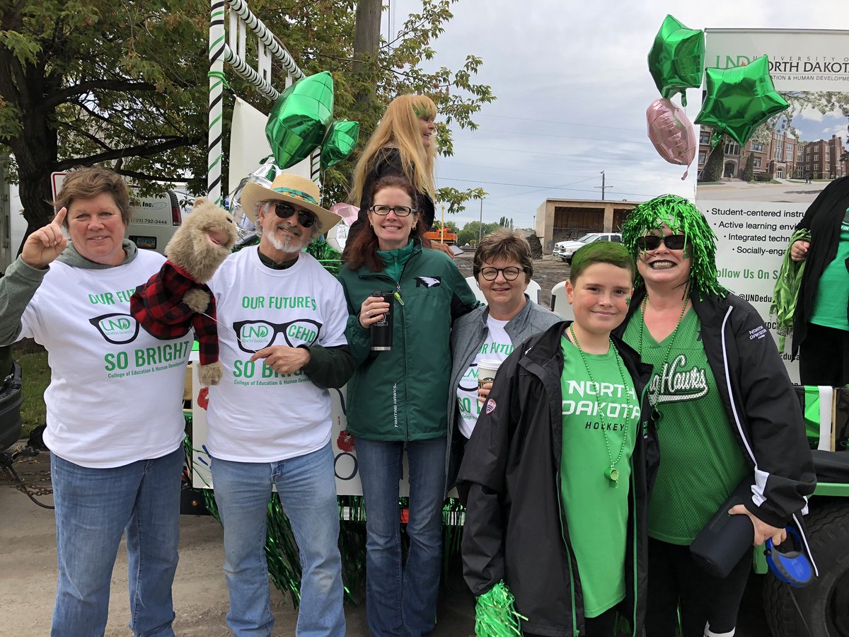 Michael67401741's tweet photo. Showing our UND CEHD Pride. Teaching will gake@you anywhere. #UNDProud #UNDcehd #potatobowl https://t.co/UJUMRaTIf3