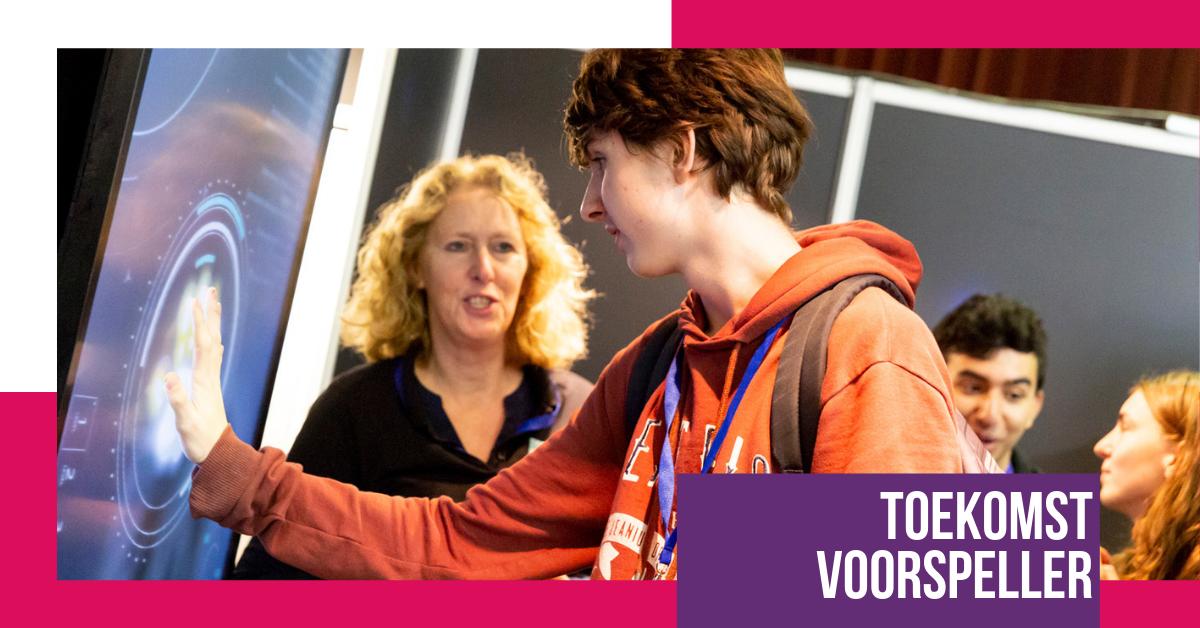 𝗦𝘁𝗮𝗽 𝗶𝗻 𝗱𝗲 𝘁𝗼𝗲𝗸𝗼𝗺𝘀𝘁𝘃𝗼𝗼𝗿𝘀𝗽𝗲𝗹𝗹𝗲𝗿
Op <a href="/OWBNO/">Onderwijsbeurs</a> kun je op een ludieke manier kennis maken met <a href="/kiesmbo/">Kies MBO.nl</a> via de toekomstvoorspeller. Stap tijdens je studiekeuze-expeditie in deze tijdmachine en laat je verrassen!
Bekijk de deelnemers: onderwijsbeurs.nl/nl/exposanten