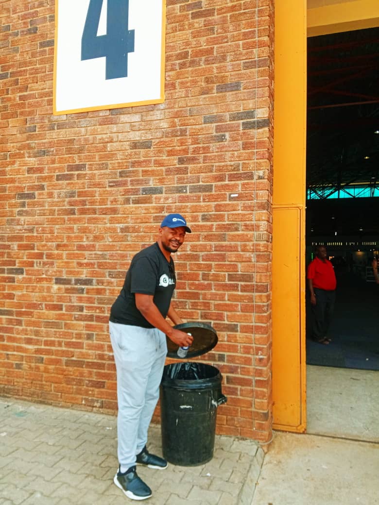 ShokoTonderai's tweet photo. #DAY 928 it does not take much to make a difference lets #KeepBulawayoClean
#KeepJoburgClean @loi_tumi @AbigailNdlovu16 @WillarShoko @CityofBulawayo @SDG2030 @UNEnvironment @samkebusiness @CurateByo @skhumbuzodube @nrunyowa @reasonboomcity @KirstyCoventry @xandatoto @SkyzMetroFM https://t.co/yd6JbCHqzd