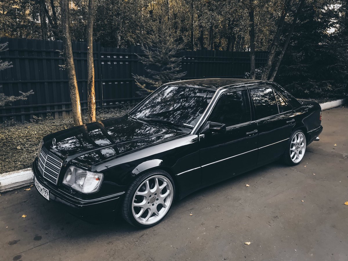 Ну что, ровно на половину сделал свой #MercedesBenz #w124 За зиму доделаю вторую половину и доводить до идеала можно бесконечно)