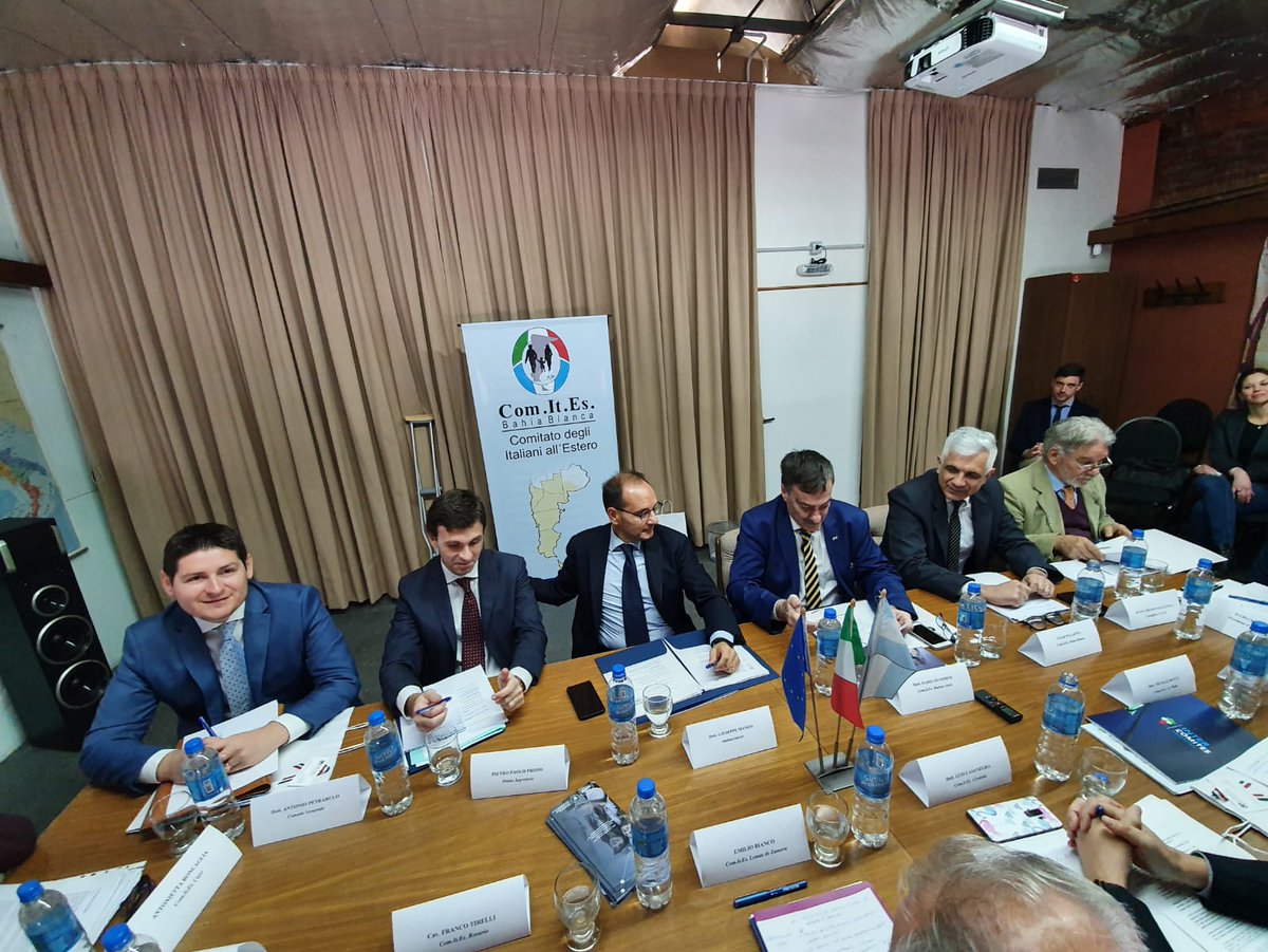 ItalyinARG's tweet photo. Reunión #Intercomites en #Bahiablanca.
Llegamos al millón de 🇮🇹  en 🇦🇷. 
👉Seguimos trabajando juntos para brindar un servicio cada vez más eficiente en nuestros consulados💪
@ItalyMFA @beppemanzo @APetrarulo https://t.co/6IdO0KFqUN