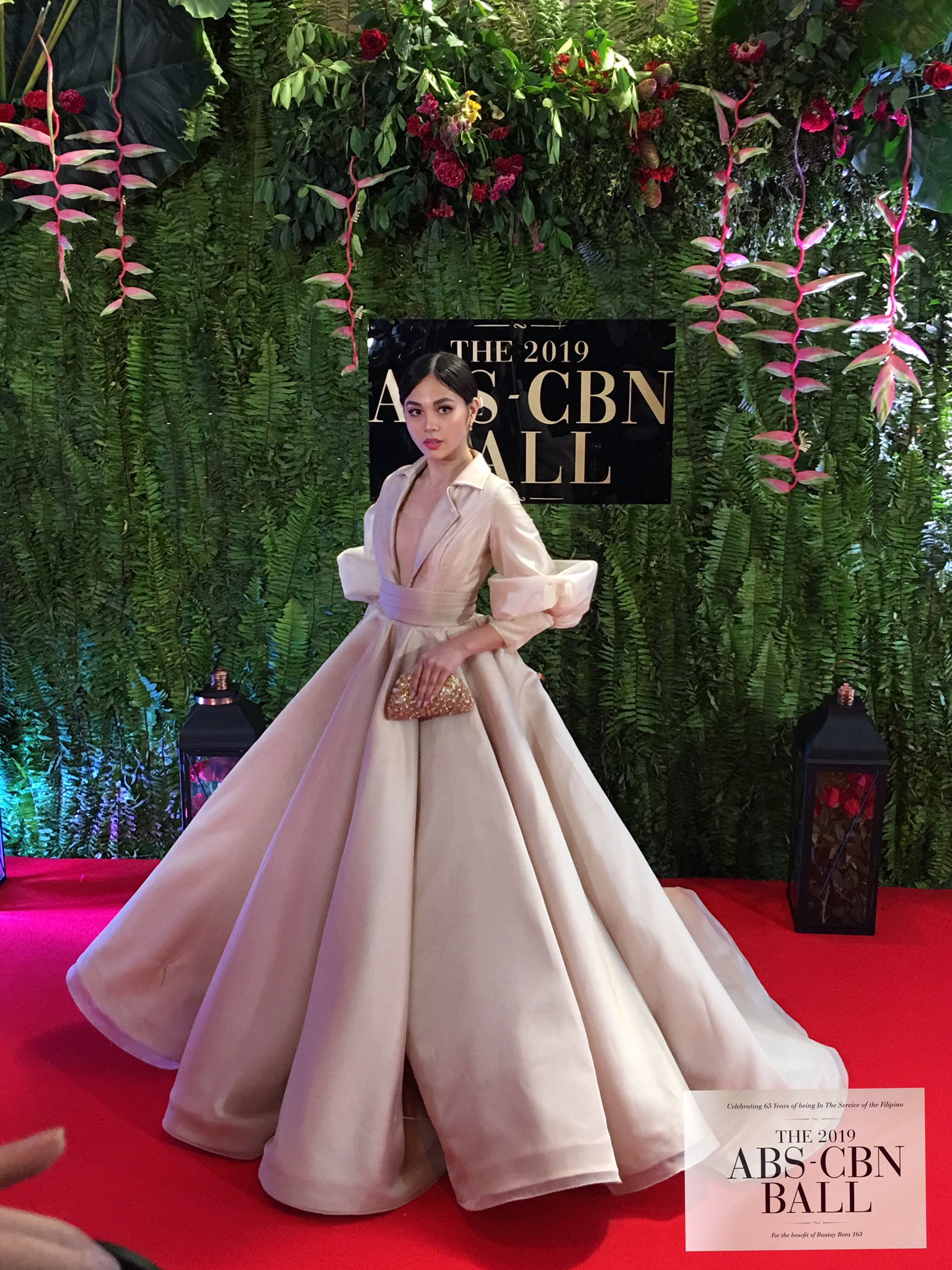 ABS CBN News on X Janella Salvador draws eyes at the ABSCBNBall2019 red carpet via cedrickkbasco https t AwCLgxj2JG X