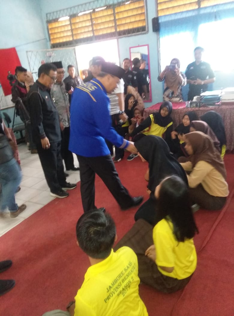 DukcapilProvBKL's tweet photo. Perekaman KTP EL dan Penyerahan KIA oleh Gubernur Bengkulu di dampingi Kadis Dukcapil Prov. Bengkulu dan Bupati Kepahiang https://t.co/w90GrASYuG