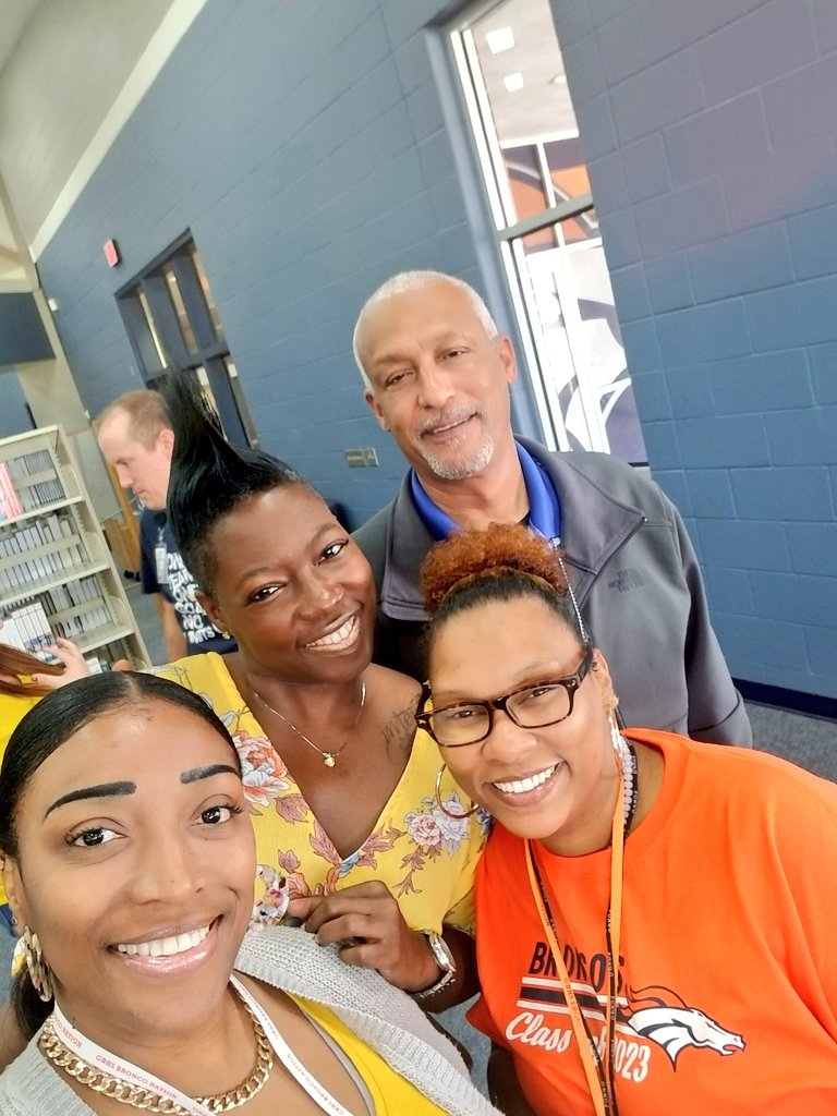 KenyaTClements's tweet photo. Sept. is Attendance Awareness Month...It goes down #InTheNation @BHS_Broncos.
BHS attend meetings, attend celebrations & giveaways. What is your campus doing to increase their ADA? 👀👂🏽 Thank you @msfljames for your continuous support. Studs ✔ your ATTENDANCE it MATTERS. https://t.co/QBbEmjHnU7