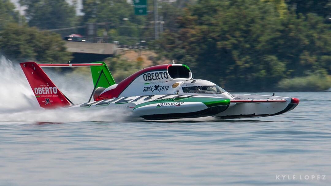 ObertoBeefJerky's tweet photo. Yeah sure... sail boats and yachts are cool. But have you seen the #Oberto Hydroplane powered with 1000 horsepower. See you all today at San Diego Bayfair's World Series of Powerboat Racing! | 📷: @kylelopez https://t.co/3bqwLeY4n8