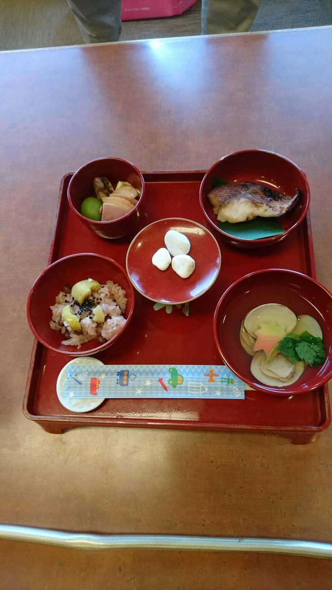 Miso お食い初めしてきました 生まれて104日目 かごの屋 お食い初め膳 大人はしゃぶしゃぶ食べ放題 久々に飲んだ 親戚の皆さん集まってくれてありがとうございました