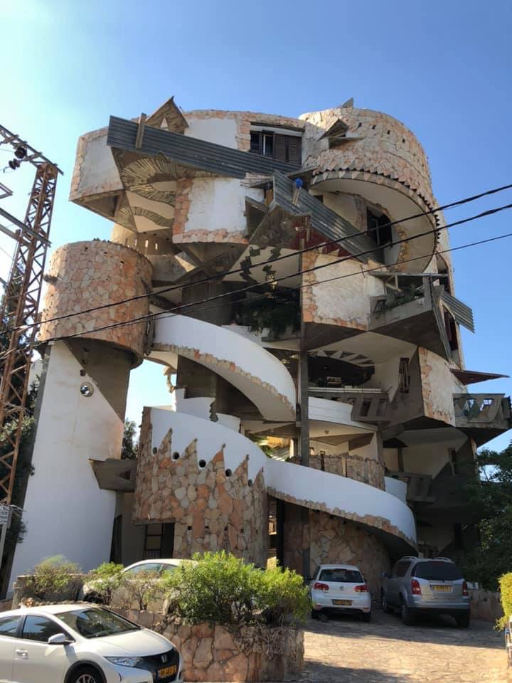 Tzvi Hecker’s rigorous understanding of complex geometries, combined with a remarkable ability to create worlds of impromptu material experiments & delights has left us masterpieces like his Spiral Apartment House in Ramat Gan, Israel, 1984-1989.