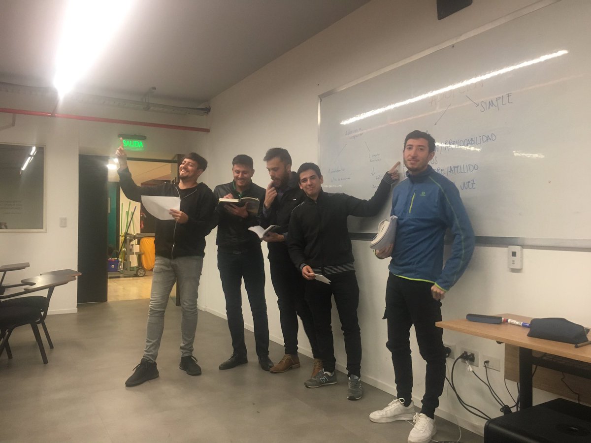 RossiSil's tweet photo. Alumnos modalidad ph exponiendo, debatiendo y analizando contenidos y fallos de las diferentes fuentes de filiación https://t.co/enAeELAp1o