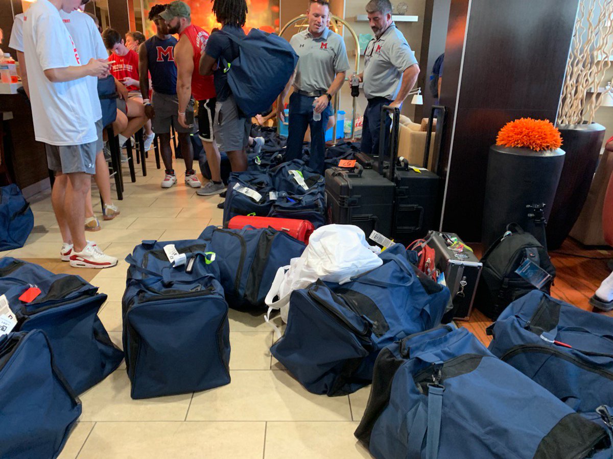 MiltonEagles_FB's tweet photo. Off to St. John Bosco!!! #Serve #BuiltDifferent #Mpire19 #MoneyTeam19 #MT19 #GetPaid #4for4 #MbraceTheDream #BET #LFG #StartingPoint #SuddenChange #BeatJSerra https://t.co/NOvN334TJa