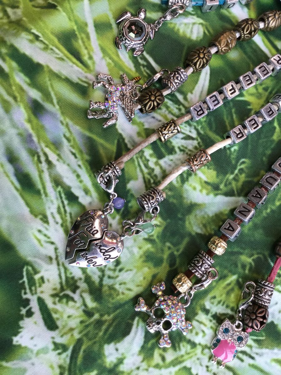 GordsSmokeShop's tweet photo. The latest batch of Roachclips by Rob made in Red Deer are super cute!
Skulls, unicorns and even a set of 2 you can split with your bestie π
We πlocal! β οΈπ¦π’π¦
.
.
.
#gordssmokeshop #roachclips #madeinreddeer https://t.co/PTczKoMujh