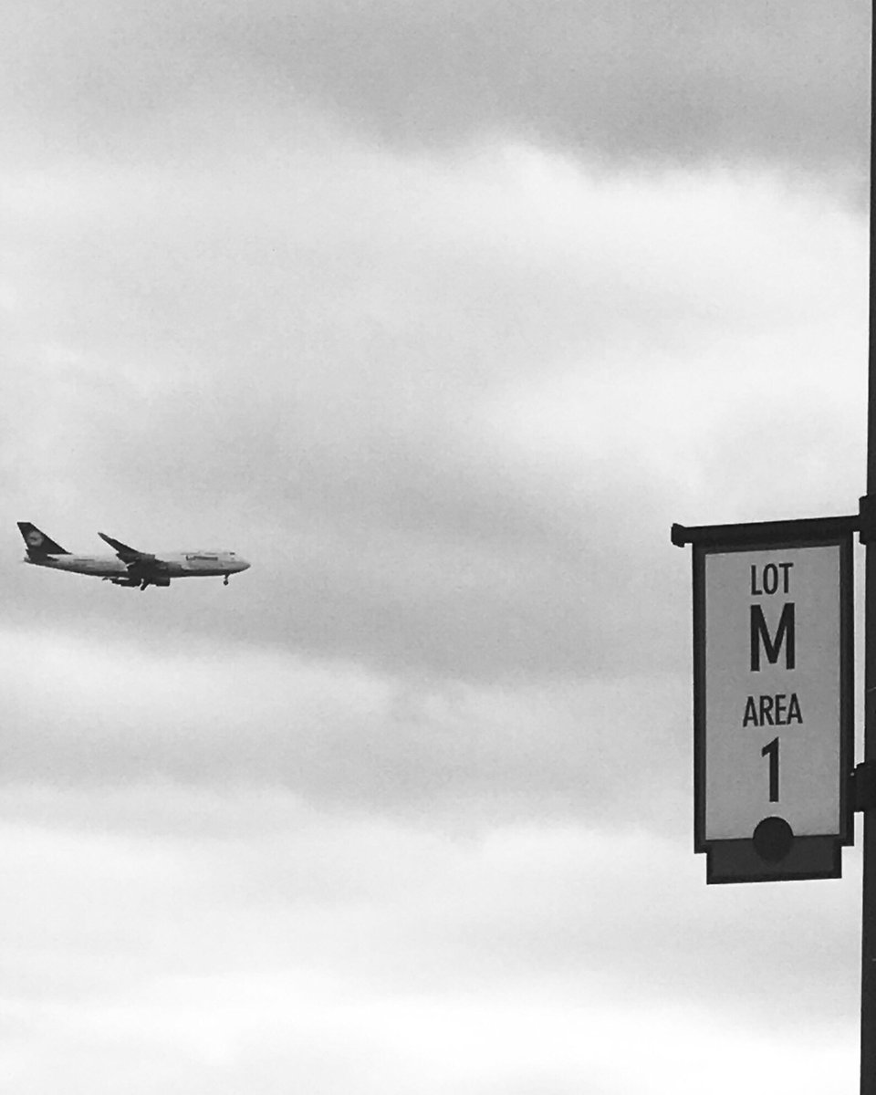 Planespotting PHL is just one advatage to tailgating the Phillies
#RingTheBell