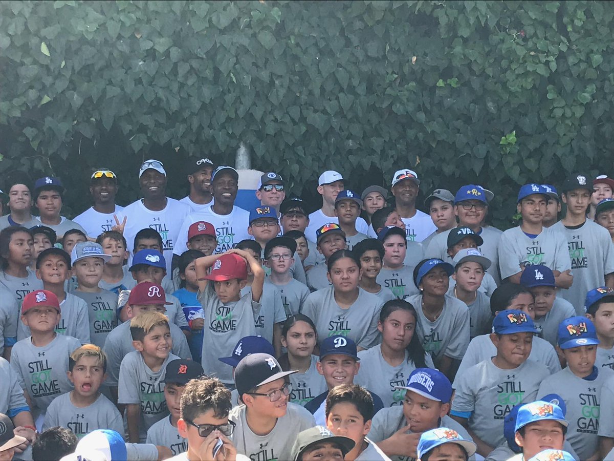 Thanks to the youth in Encino for joining us for our first-ever #baseballclinic featuring <a href="/toriihunter48/">Torii Hunter</a> <a href="/Kenny_Lofton7/">Kenny Lofton</a> <a href="/CDickerson_PFTP/">Chris Dickerson</a> <a href="/DondreWhitfield/">DONDRÉ T. WHITFIELD</a> #RandyWolf #JeffBeliveau &amp; #JacqueJones.

Also tip of the cap to <a href="/CalRipkenSrFdn/">Cal Ripken Sr Fdn</a> and <a href="/UnderArmour/">Under Armour</a> !

#stillgotgame