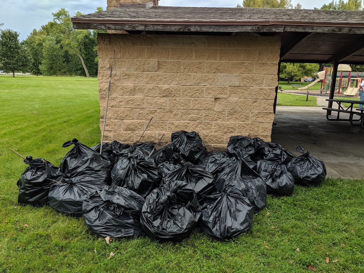 AnthonyVance1's tweet photo. Team Sake Fishing doing their part to keep the parks clean! Amazing but sad how much trash people leave behind!
#trashcleanup #keepourparksclean #keepourwaterwaysclean #volunteer https://t.co/idnYz4Z7lZ