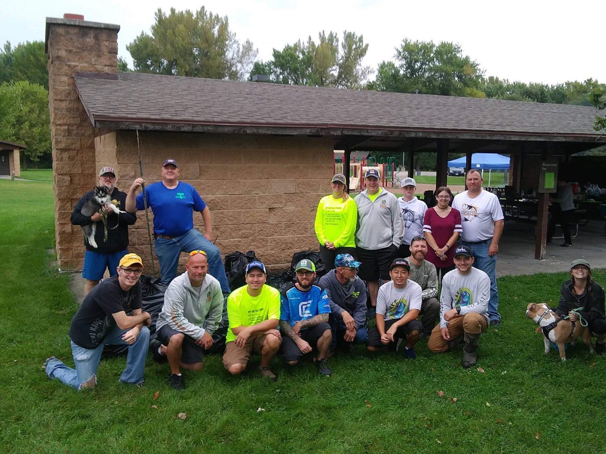 AnthonyVance1's tweet photo. Team Sake Fishing doing their part to keep the parks clean! Amazing but sad how much trash people leave behind!
#trashcleanup #keepourparksclean #keepourwaterwaysclean #volunteer https://t.co/idnYz4Z7lZ