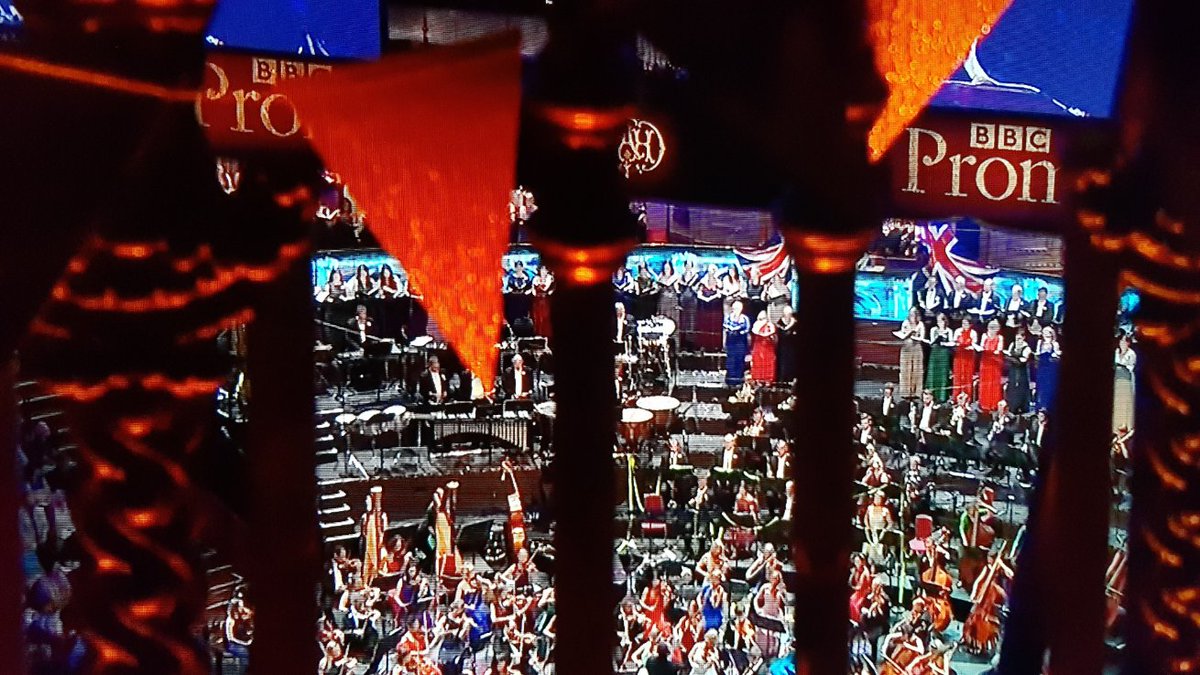 TinaHelmeGlobal's tweet photo. #Gametoday #PromsInThePark #LastNightOfTheProms #allsingalong #landofhopeandglory #cancan #Jerusalem #tinahelme #portsmouthnews #newyorktimes #schofe #hrh #harry_styles #kayburley #peacetoall #press #Jackserendipity #SaturdayVibes #SaturdayThoughts #HYDELIVE2019US #Hydepark.X https://t.co/PvpCEYSzJP
