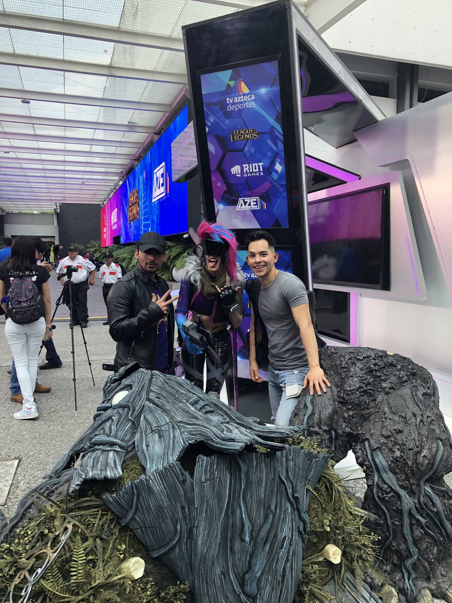 GiselleFitch's tweet image. Fotito con los @TwinCosplay !!! Los admiro muchísimo!!! Son los mejores!!!  🤩🙌🏻💜✨ #twincosplay #gizerucosplayer #projectjinx #aztecaesports #leagueoflegends #riotgames