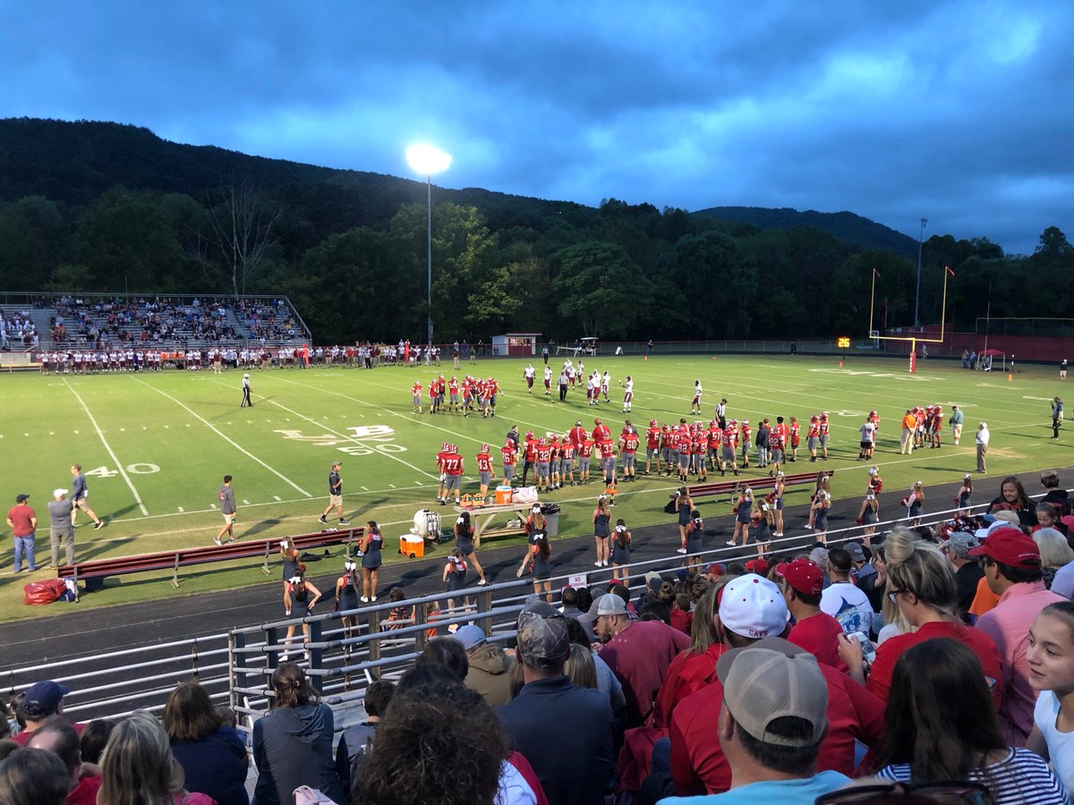 CBoothVA's tweet image. It was fun being back at Lord Botetourt for the first home game of the year. With this win, Cavaliers are now 3-0. #GoCavs @LBHS_Cavaliers