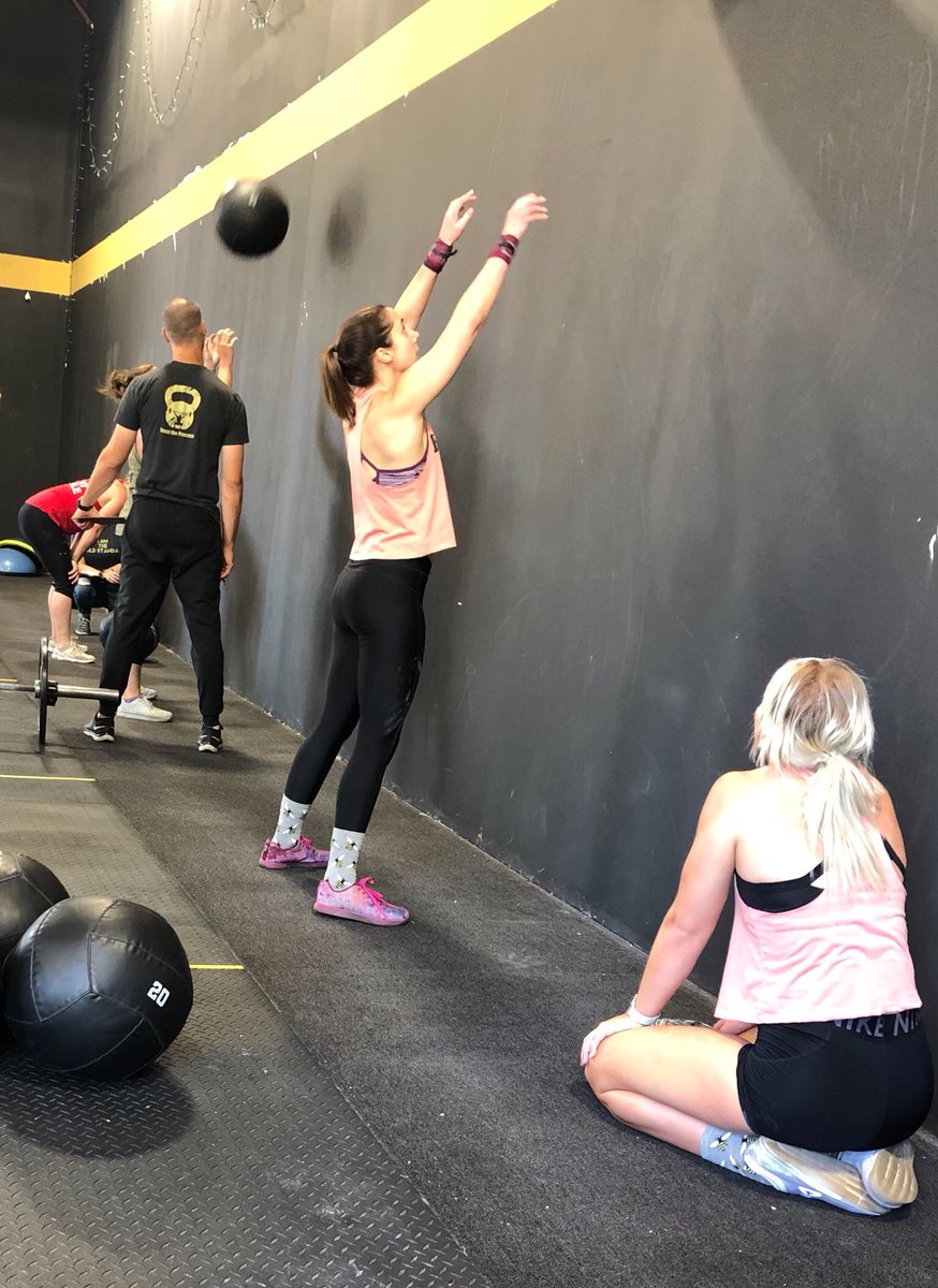 katiekrop113a's tweet photo. 2nd place finish today! Not too shabby! (Difference between 1st and 2nd was only one point!) Can’t wait for our next comp! #crossfit #festivusgames #lifeofasecretary #weekendhobbies https://t.co/V4KWqOT05M
