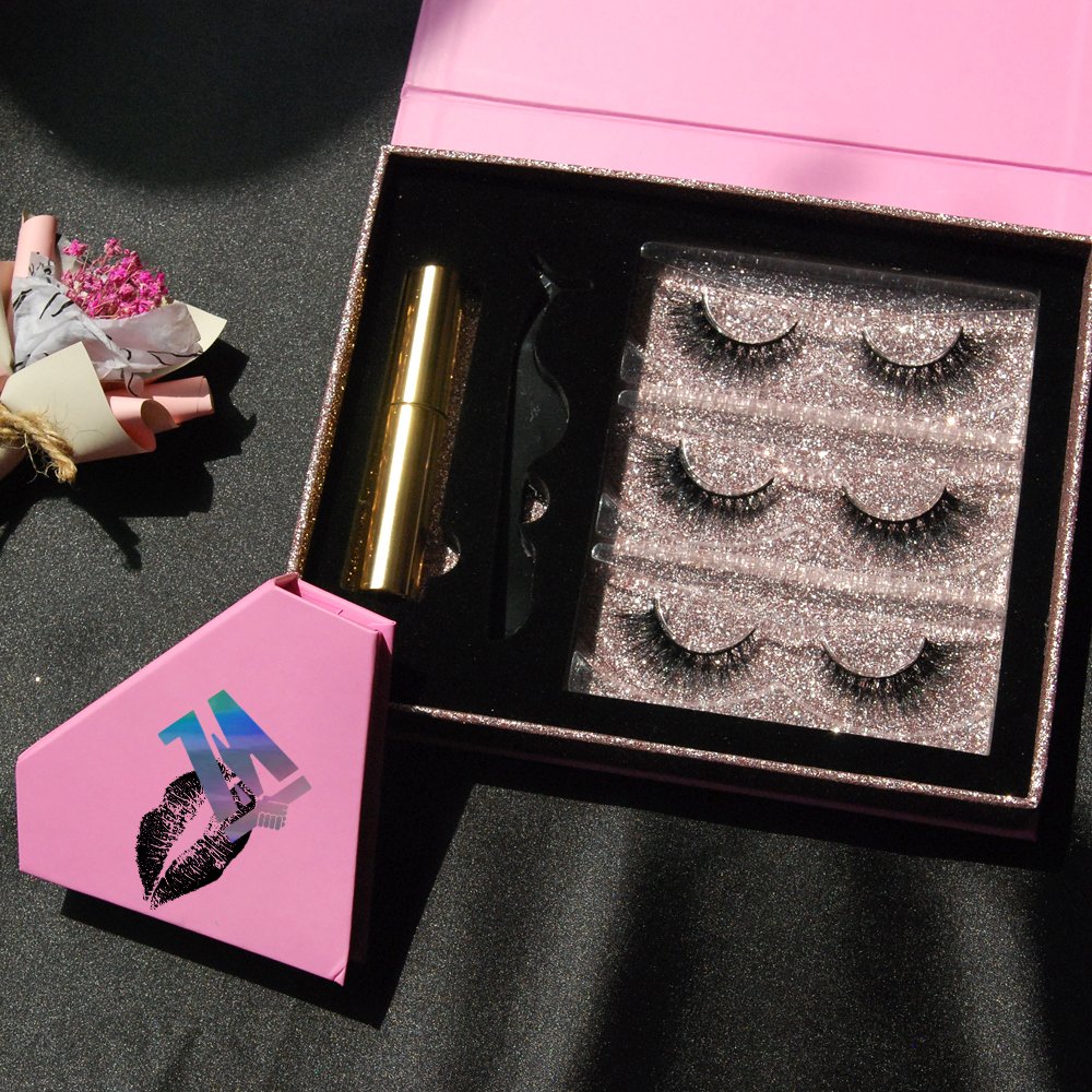 Sunlash1's tweet photo. 😍The hottest eyelash style with the shinest packaging.
💋DM me any time if you are interested in.
.
#luxurylashes 
#giveaway 
#makeupgiveaways 
#makeupartistsworldwide 
#makeupgeekcosmetics 
#wakeupandmakeup 
#makeupmemes 
#makeupaddictofficial 
#100daysofmakeup 
#luxurybeauty https://t.co/LMp3s39E0J