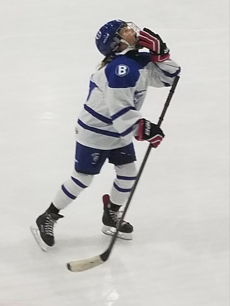 denb0120's tweet photo. Here's her silly losing pose skating off the ice. I love that she knows the goal is to play your very best, play as a team and always have fun. #HockeyMom #HockeyGirl #MonkeyToes #Playlikeagirl @MackenzieOram https://t.co/nzeLMuMTxe