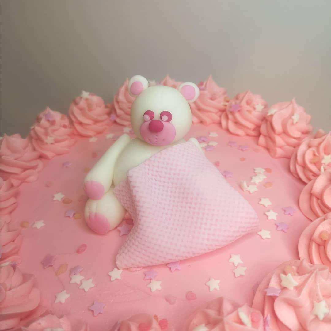 iamthecakesmith's tweet photo. Such a cute teddy bear for a naming day cake
#thecakesmith #cake #cakesofinstagram #cakestagram #cakemaker #buttercream #buttercreamcake #frosting #sprinkles #fondant #bake #baking #baker #bakery #homemade #iow #iowcakemaker #iowbaker https://t.co/GWVFx0Jhsr