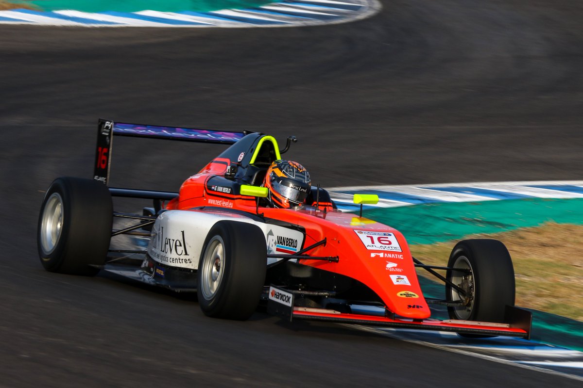 EPIC_RW's tweet photo. Estรก claro que ha sido un gran dรญa para @glennvanberlo ๐ y para el equipo @mpmotorsport_
Doblete en el @F4Spain con #Vanderhelm y @KilianMeyerPrat tercer clasificado ๐๐ https://t.co/qRoShPHgVX