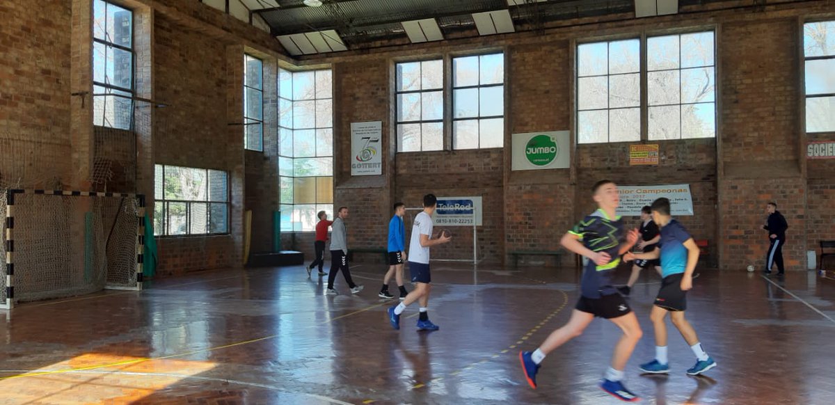 femebal's tweet photo. #ProHand 🤾♂️
Esta mañana se llevó a cabo un nuevo entrenamiento para los menores y cadetes a cargo de Gonzalo Iglesias, buscando mejorar la táctica y técnica tanto en lo grupal como individual. https://t.co/is02N45Rd0
