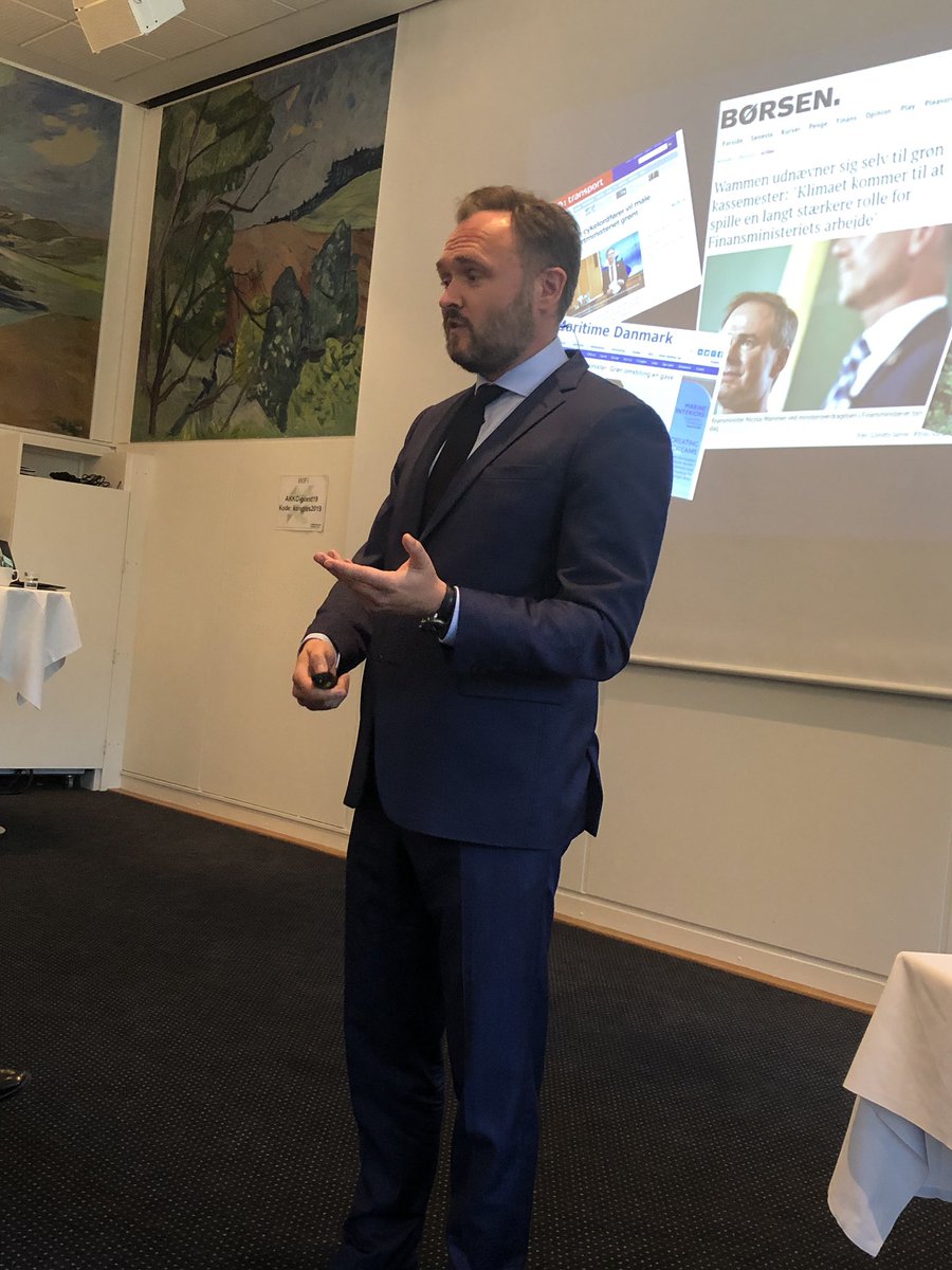 Delivering to the int audience at the   Annual Congress of @Spolitik 2 great briefings: @JeppeKofod a/ @DanJoergensen on priorites of 🇩🇰 fg policy (modern, holistic, active approach) and climate ambitions (-70% emissions by 2030, #EnergyIsland). #ClimateAction #dkpol