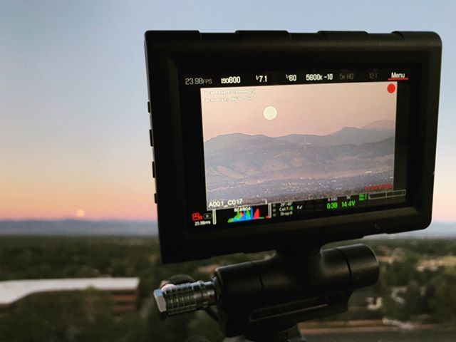 jamesdrakefilms's tweet photo. Harvest moon set shot over the Rocky Mountains from the 9th floor of the landmark #r3d #productionlife #denvervideo #timelapse #setlife https://t.co/gpQ3qvcltB https://t.co/njPIGb2XyK