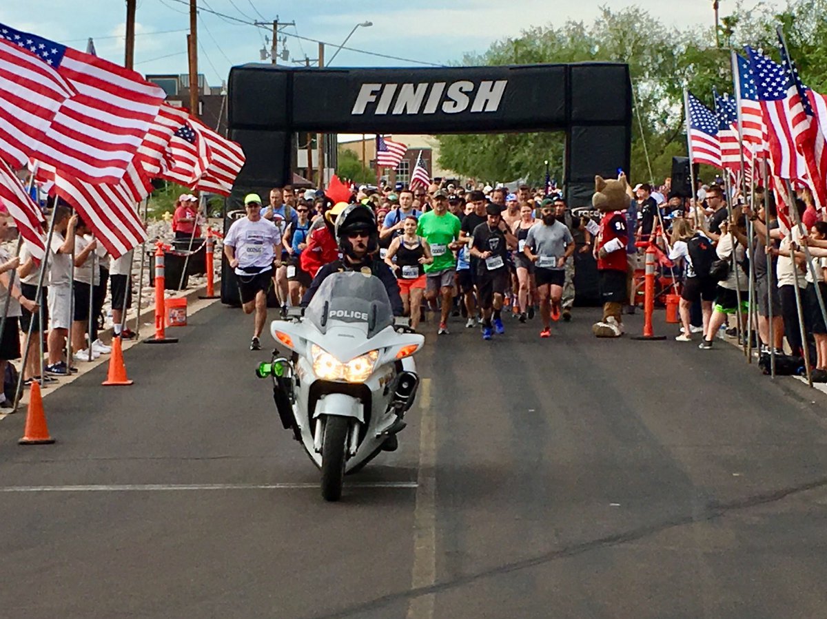 ChandlerPolice's tweet photo. @ChandlerPolice proud to participate in the 911 Heroes Run in support of the #TMFoundation https://t.co/tk9EuX2NpN