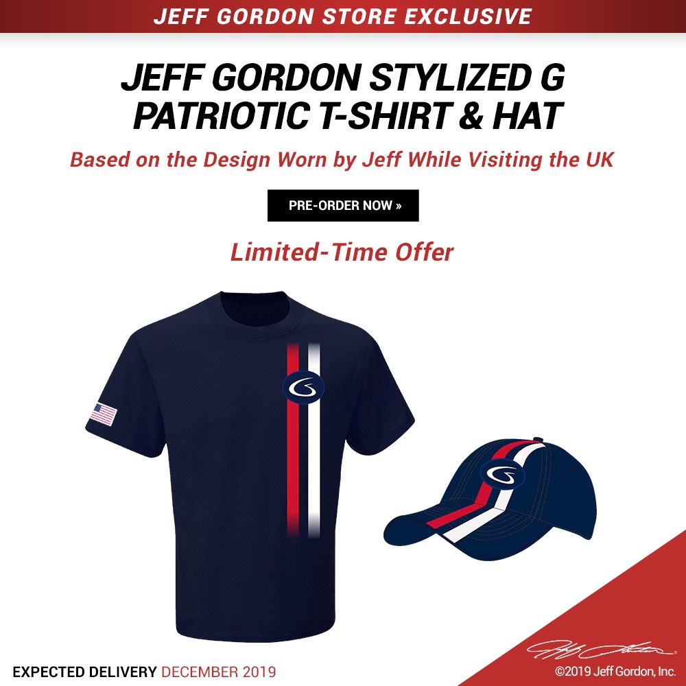 JeffGordonStore's tweet photo. .@JeffGordonWeb is visiting the UK &amp; sporting a new patriotic hat &amp; firesuit. You can get an exclusive tee/hat based on the vintage red, white &amp; blue firesuit design from @JeffGordonStore.

⬇️⬇️

https://t.co/Q7eOWUQvFh https://t.co/6qAh8TEOo3