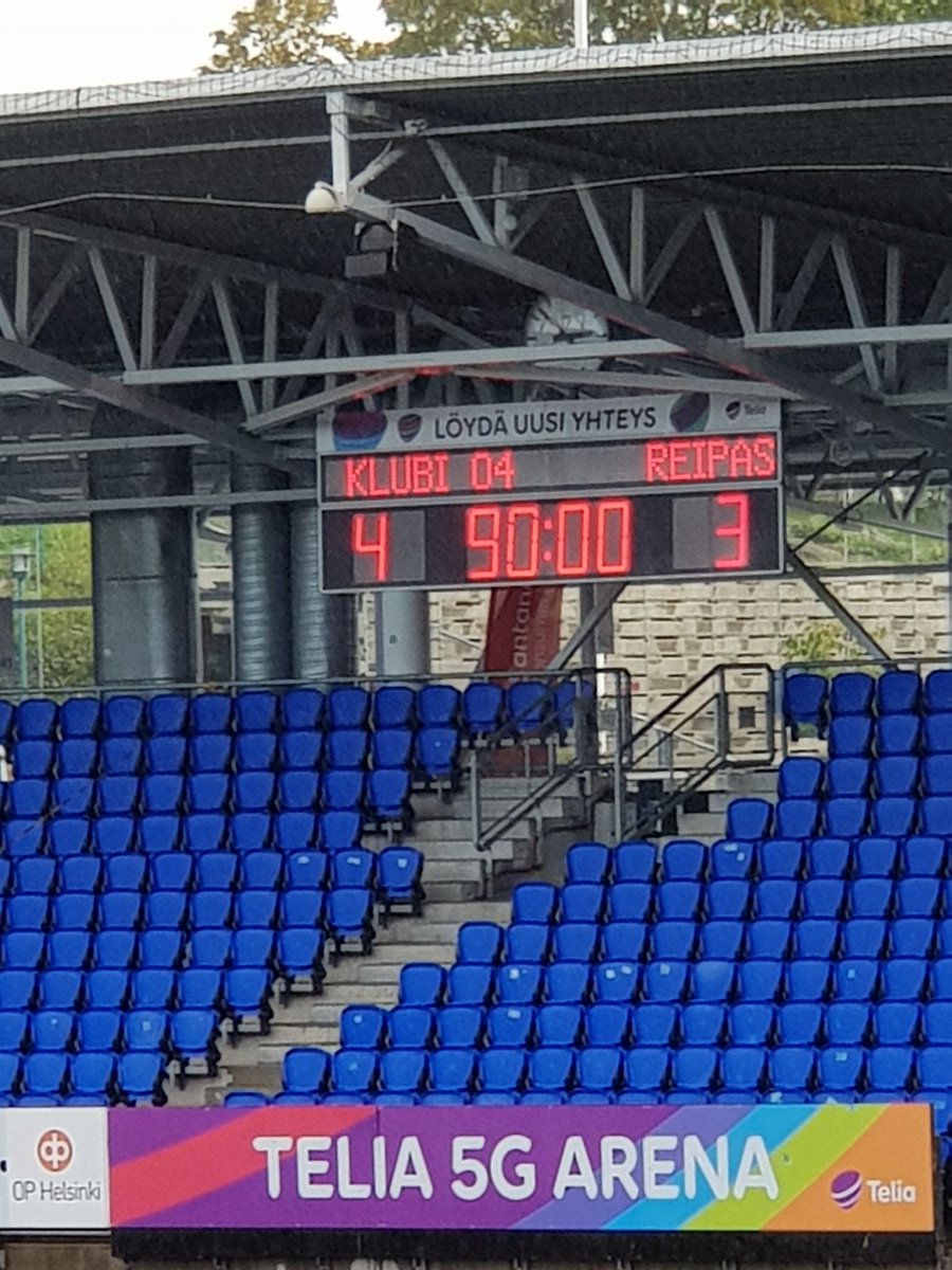 hjk09sininen's tweet photo. Tänään me palloiltiin Telia 5G kentän laidalla pallopoikina, kun HJK:n Klubi 04 kohtasi Reippaan Lahdesta.⚽️⚽️⚽️
Siivitimme ahkeroinnillamme Klubin hienoon 4-3 voittoon😃🔥 
#klubi04 #HJK #OnVainYksiKlubi #pallopojat #hjk09sininen #kunniatehtävä #palloillaan #fun https://t.co/gP0oia77Bn