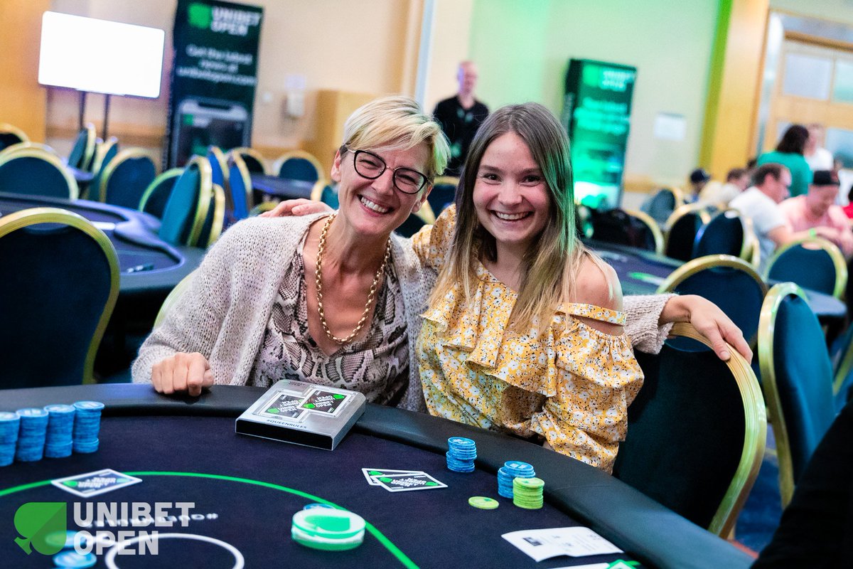 Close but couldent go all the way. Atleast the company was gold 💖 
Congratz Ann-Roos Callens who took down the #UnibetOpen #Malta #Queenrules event last night 👑🤗 Well played & I hope to get a rematch soon 😉