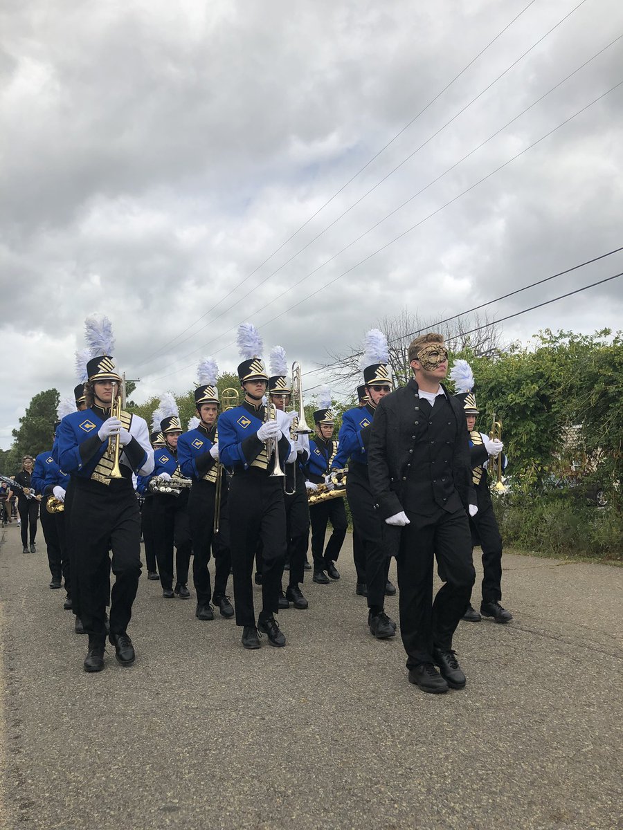 CalvertBand's tweet photo. Ready to take the field! #Preperformancepic https://t.co/yFv11MAx0N