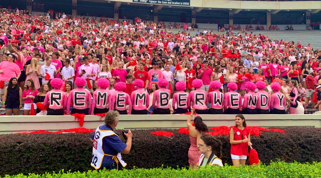 kdamp's tweet image. Well done, @georgiafootball student section. Well done. #WearPinkForWendy #NotFightingAlone