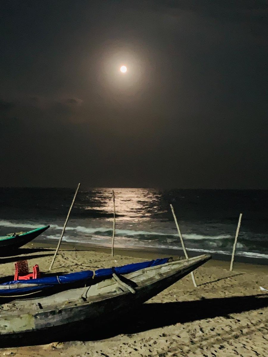 Vijaykulange's tweet photo. Gopalpur on FULL MOON 🌕 @odisha_tourism its beautiful evening really 😘 https://t.co/RlERXrCivd