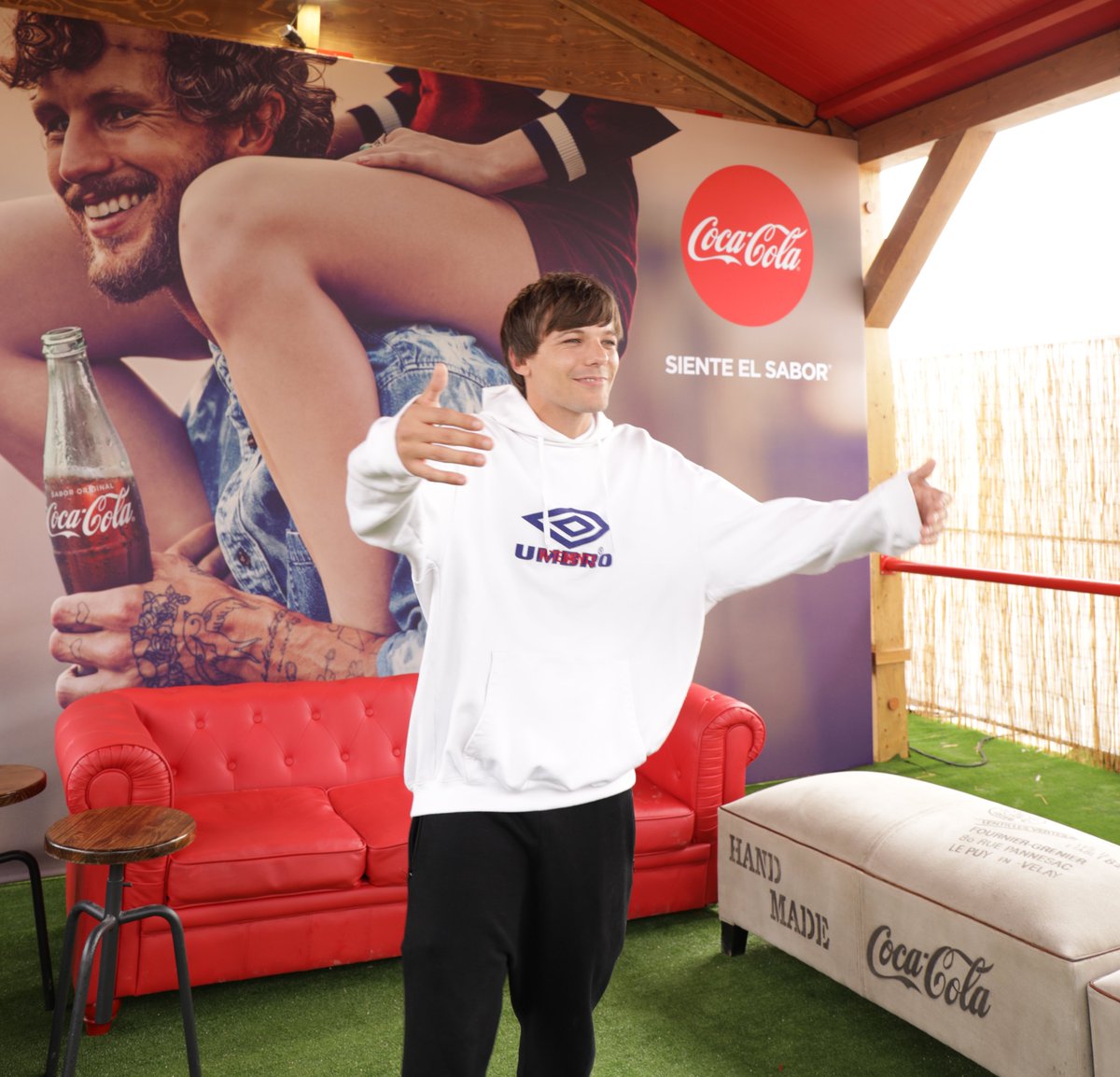 CocaCola_es's tweet photo. Are you ready para lo que se viene esta noche con @Louis_Tomlinson?! 😜 Él ya os espera con los brazos abiertos 🤗 #CCME #CCME2019 https://t.co/7I6IeplD6f