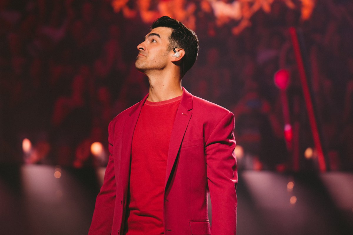 joejonas's tweet photo. Not bad Indy... not bad. #HappinessBeginsTour https://t.co/DrvEacVbrn