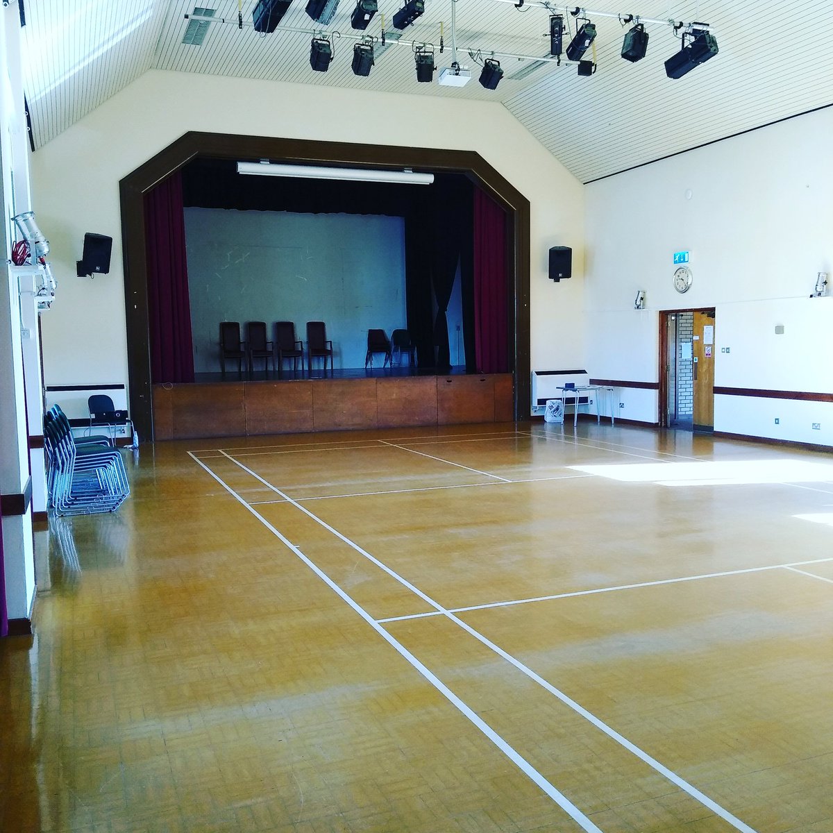 DempseyDancers's tweet photo. We love our new practise hall! ☘️ #billingshurst #westsussex #horsham #horshamdance #irishdance #irishdancing #danceclass #childrendance #westsussexdance #jumpforjoy #funandfitness #wisboroughgreen #slinfold #ifold #kirdford #thakeham #dancemums #irishinsussex #horshammums https://t.co/7zJKQHxu9F