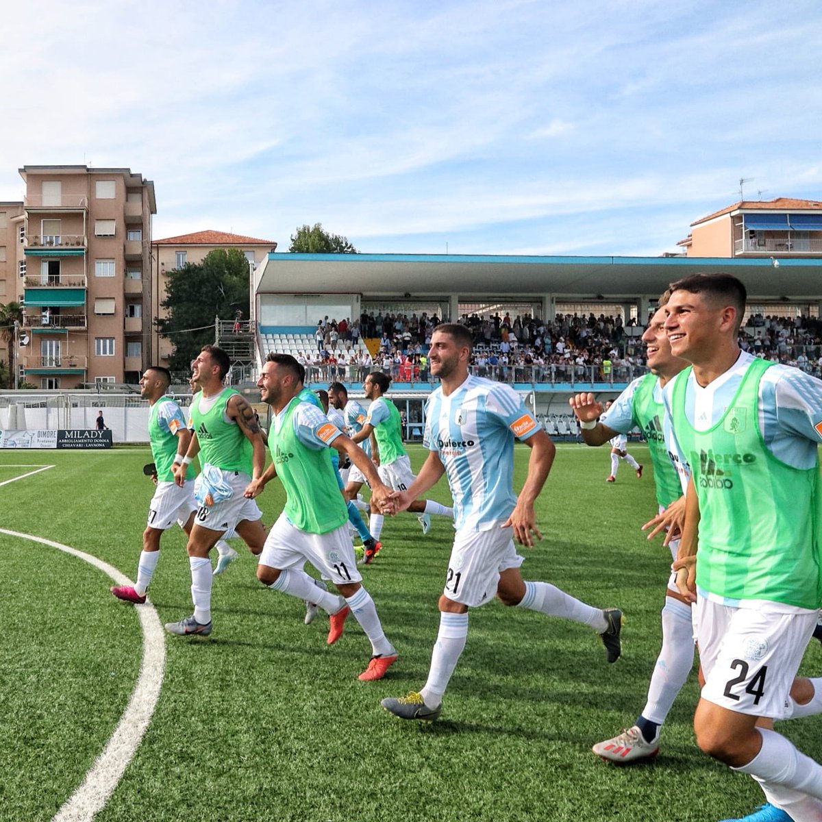 V_Entella's tweet photo. Crederci sempre! Allβultimo respiro LβEntella batte 1 a 0 il Frosinone. Ecco alcuni scatti del match
β½οΈβͺοΈπ΅ #Entella #ForzaEntella #seriebkt #ENTFRO https://t.co/lldilgjHgm