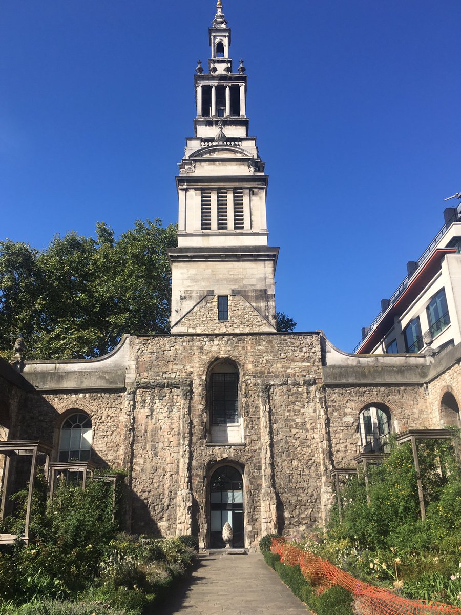 _CChurchill's tweet photo. Christchurch Greyfriars Gardens looking stunning on this beautiful September day.  The garden is laid out to match the floor plan of the Wren church - beds are pews, climbers are stone pillars.... https://t.co/FR8lA6GzPs