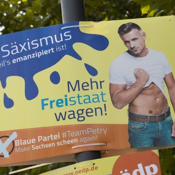 aldebaranerDE's tweet photo. Wahlplakate aus der Hölle.
Heute: Die blaue Partei
#blauepartei #fraukepetry #sachsen https://t.co/LlpJ3MOTNF