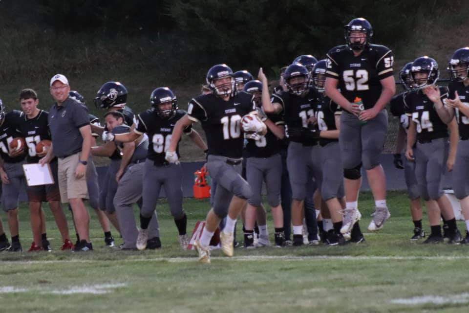 ThayerCentralFB's tweet photo. #TFW you realize the #BattleGray pants are now 6-0. #CarryYourShield
📷 @FJN_Nathan https://t.co/ftxlknZURe